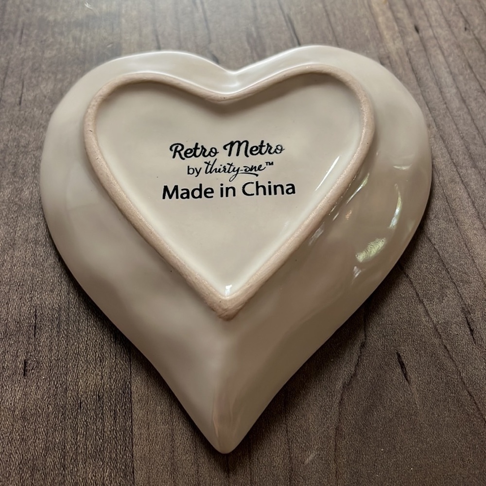 Keepsake heart shaped tray by Thirty one Retro-Made in EUC - Picture 2 of 4